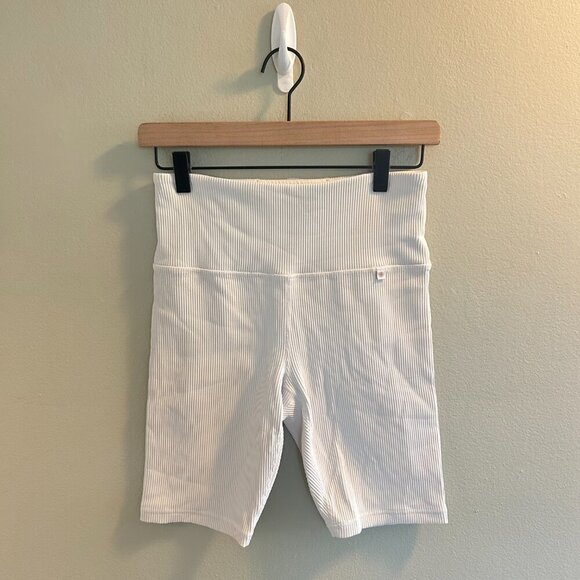 Athleta x Alicia Keys Elation Bike Shorts Size Medium Rib Magnolia White 9 Inch - Picture 2 of 9
